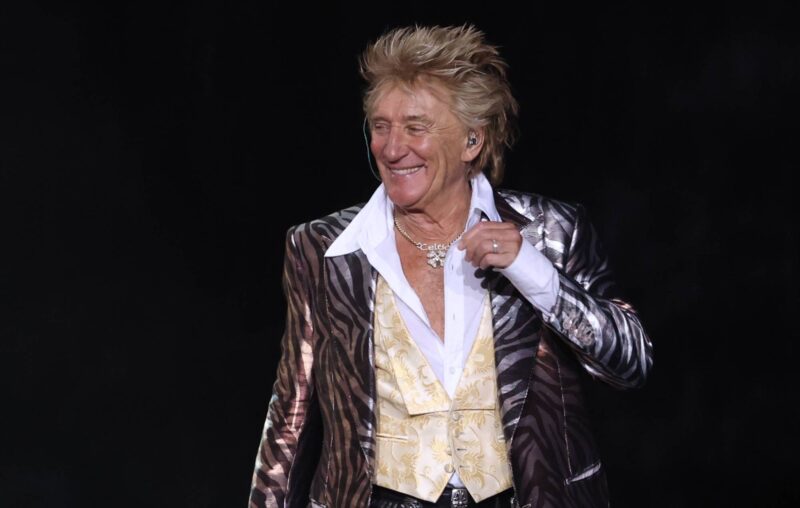 prefeito-de-plymouth-abusado-depois-que-rod-stewart-saiu-do-palco-devido-ao-corte-de-energia-no-show