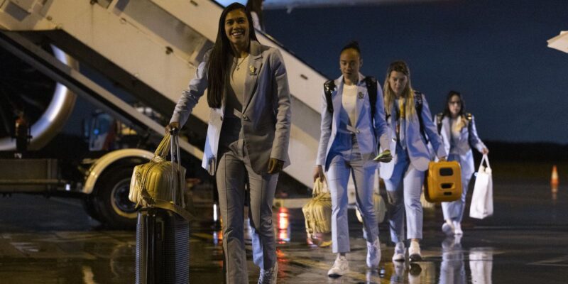 selecao-brasileira-desembarca-na-australia-para-copa-do-mundo-feminina