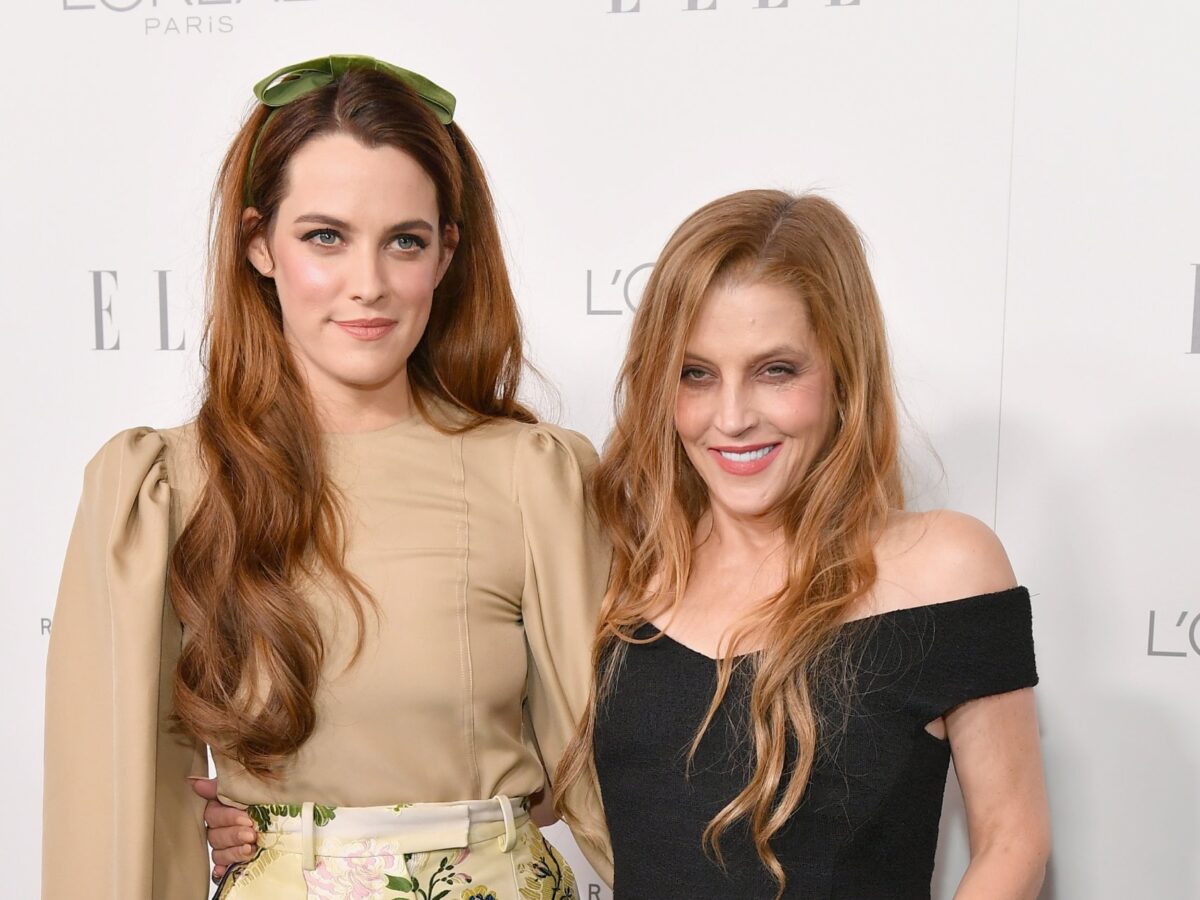 Riley Keough revela nome da filha que homenageia o avô Elvis Presley