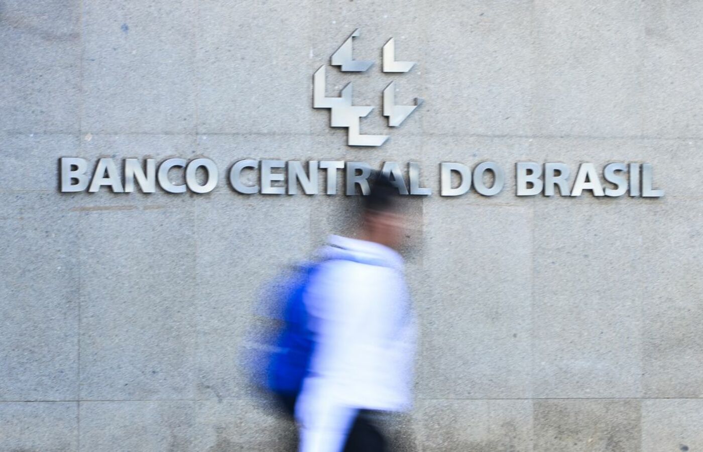 previa-do-pib-cai-2,0%-em-maio