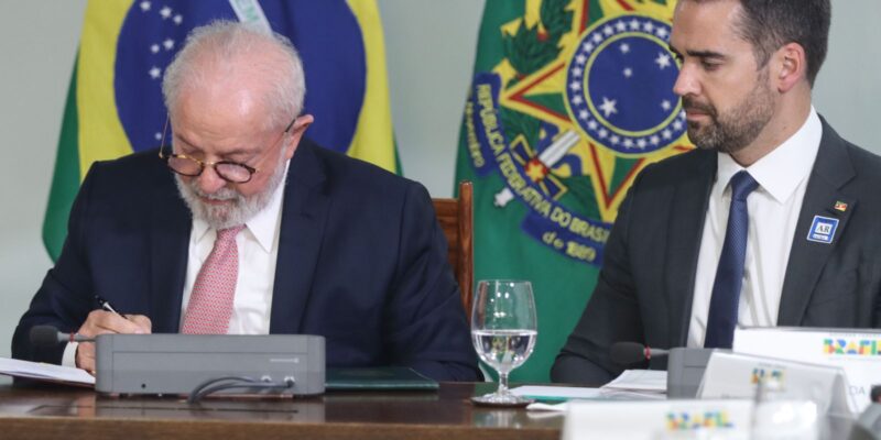 eduardo-leite-pede-a-lula-mais-ajuda-para-efeitos-da-chuva-no-rs