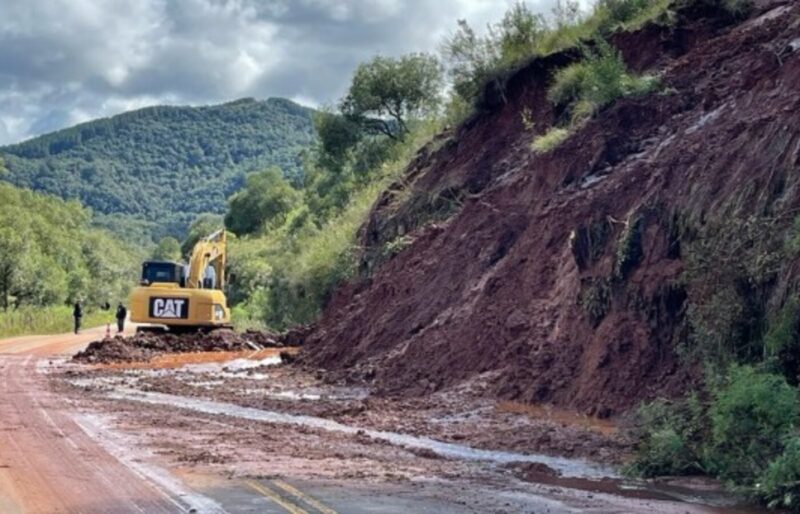 rs:-chuvas-causam-bloqueio-total-e-parcial-de-trechos-rodoviarios