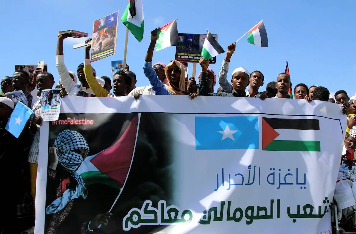 Protestos em solidariedade ao povo palestino em Mogadishu, capital da Somália, em 19 de outubro de 2023 [Abuukar Mohamed Muhidin/Agência Anadolu]