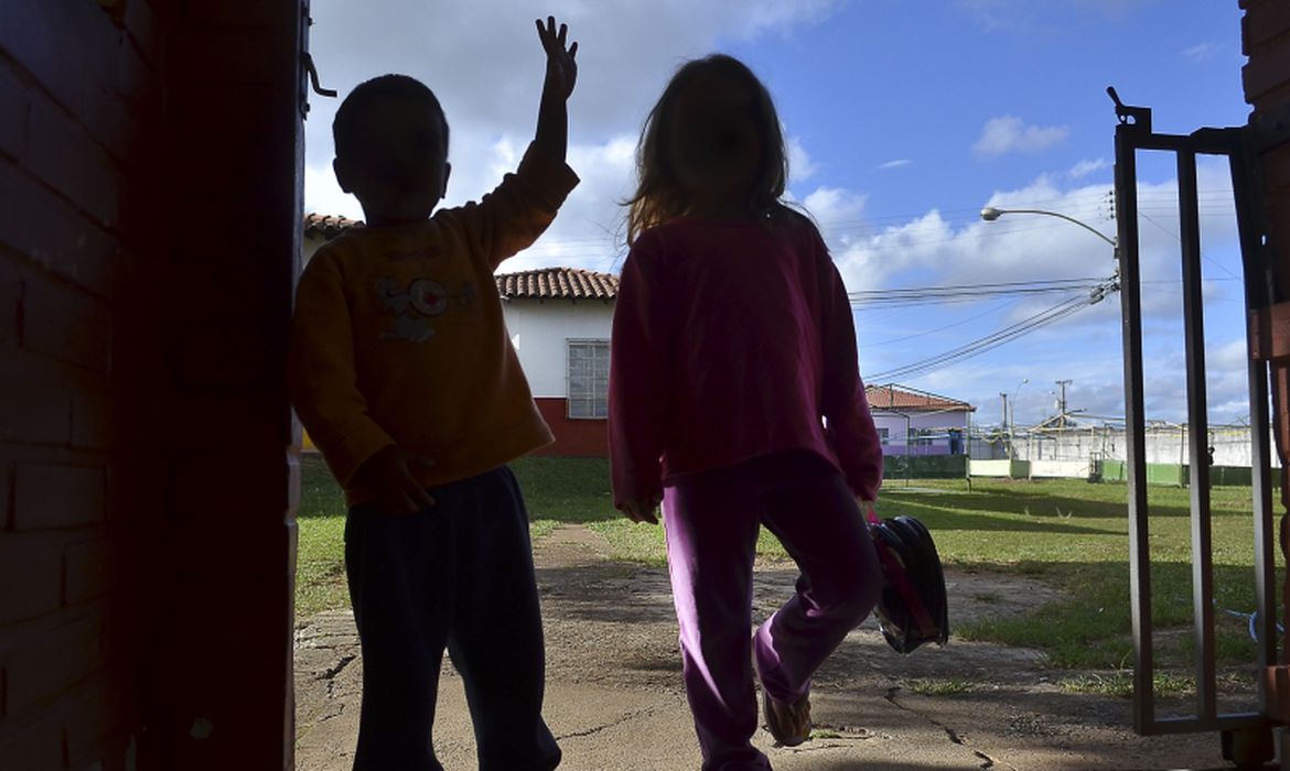 O tempo que crianças e adolescentes passam em unidades de acolhimento vem caindo nos últimos anos no estado do Rio de Janeiro.