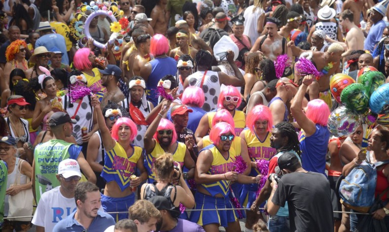 No Rio de Janeiro, carnavalescos debatem crescimento do carnaval de rua no país