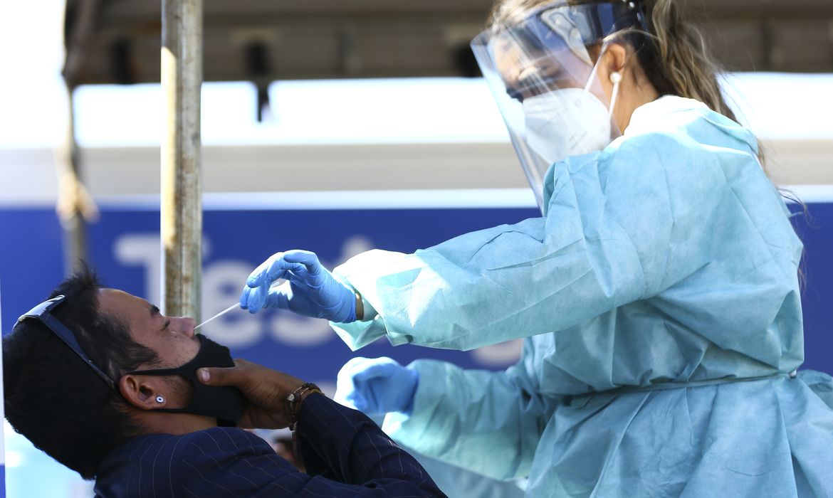 Médicos recomendam vigilância reforçada contra SRAG. Foto: Marcelo Camargo/Agência Brasil