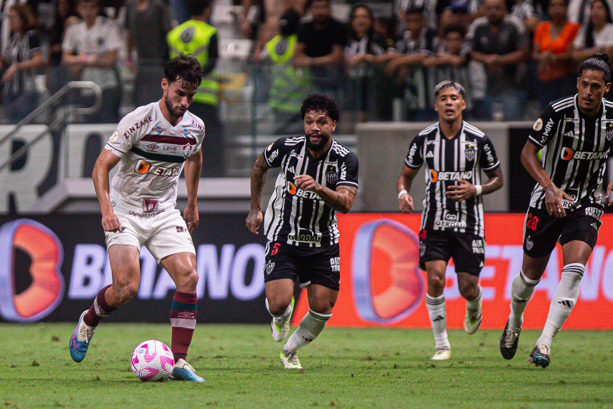 Fluminense é superado pelo Atlético-MG fora de casa no Brasileirão