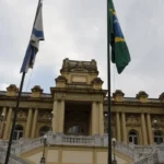 O governo do estado do Rio de Janeiro começa a pagar o piso nacional da enfermagem nesta sexta-feira (1º). Os valores retroativos aos meses de maio a setembro serão depositados, de uma só vez, na conta dos 7.060 profissionais de saúde destas categorias