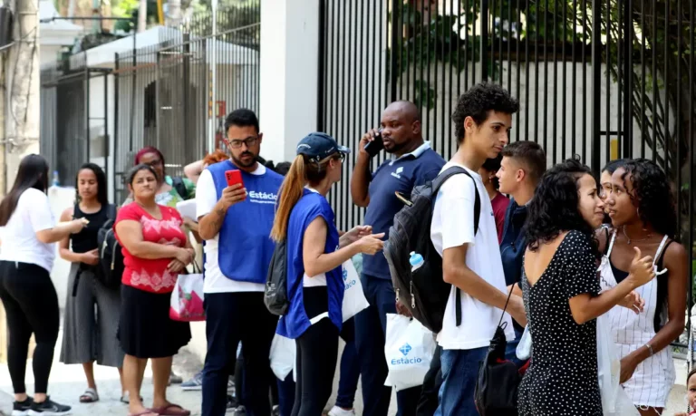 PF identifica suspeitos de vazar provas do primeiro dia do Enem