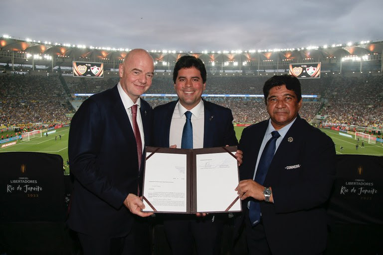 Gianni Infantino, presidente da FIFA; André Fufuca, ministro do Esporte; Ednaldo Rodrigues, presidente da CBF - Foto: Miguel Schincariol/FIFA