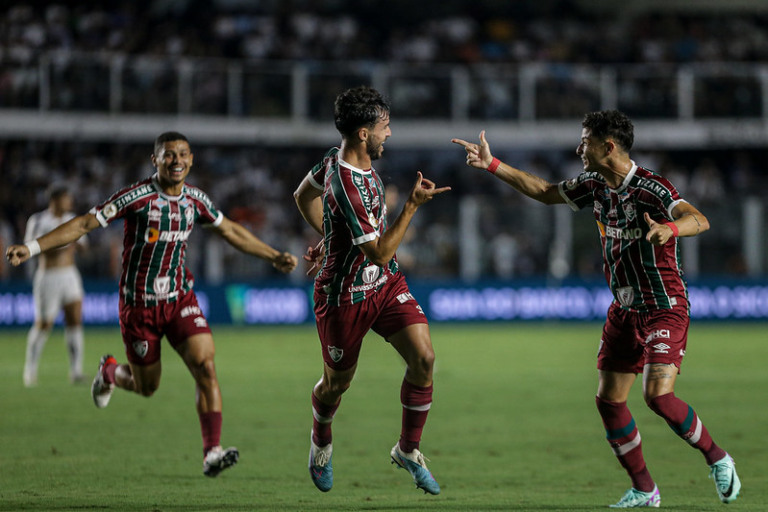 Fluminense vence o Santos por 3 a 0 na Vila Belmiro