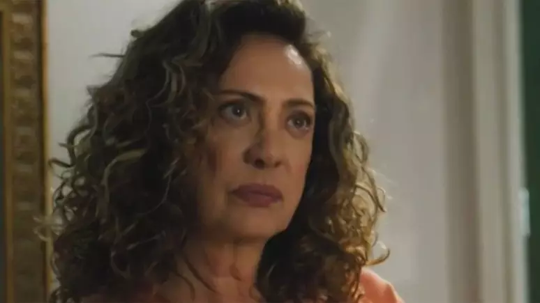 Agatha (Eliana Giardini) em 'Terra e Paixão'. Reprodução/ Globo