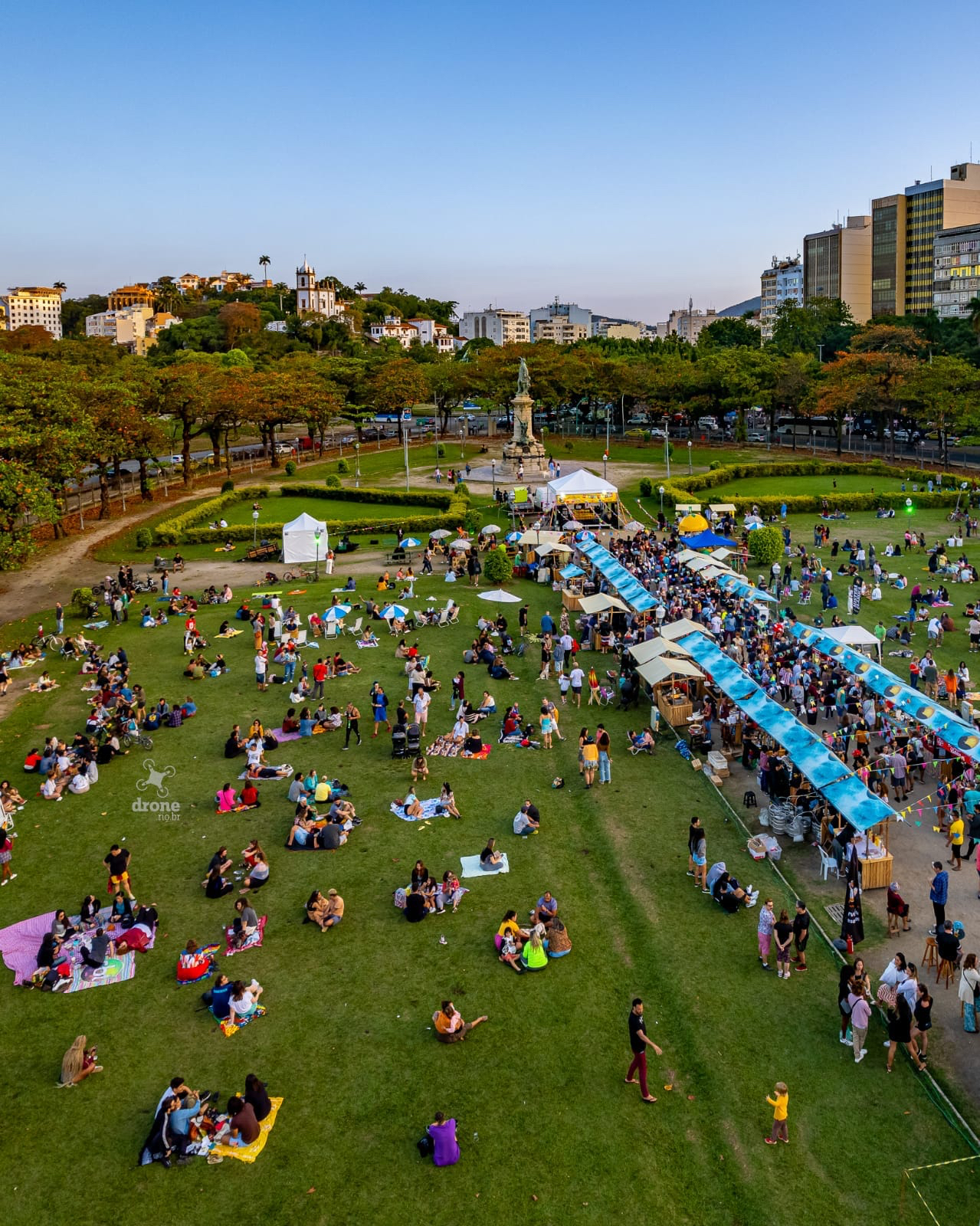 ﻿(Carioquíssima na Praça Paris. Foto: Drone Rio/Divulgação