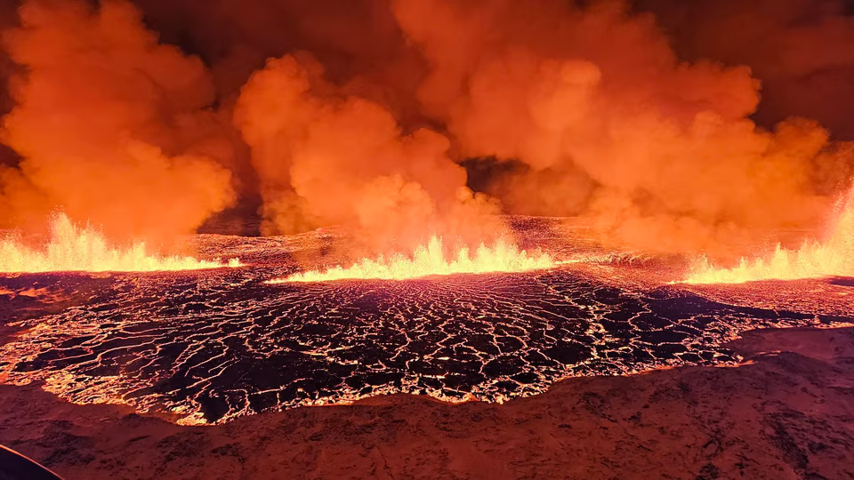 Vulcão entra em erupção na Islândia