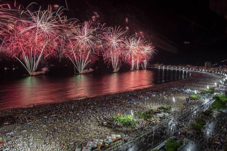 Queima de fogos no Réveillon de Copacabana - Prefeitura do Rio