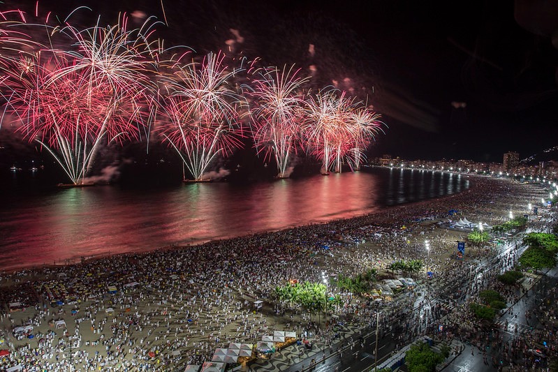 Queima de fogos no Réveillon de Copacabana - Prefeitura do Rio