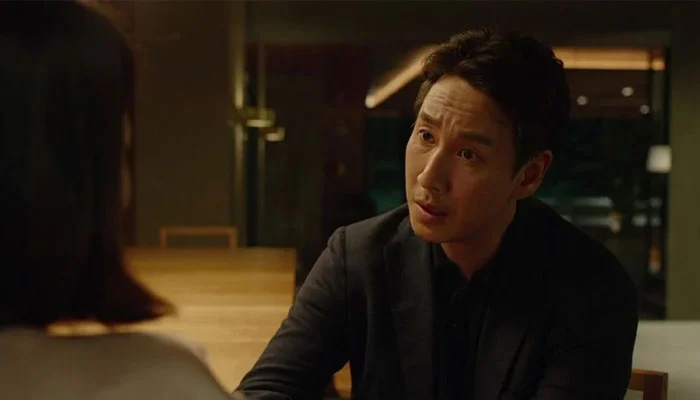 Lee Sun-kyun em cena de “Parasita”