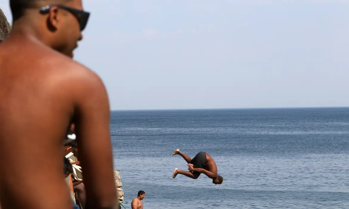 Racismo e apartheid: apreensão de adolescentes no Rio de Janeiro recebe críticas