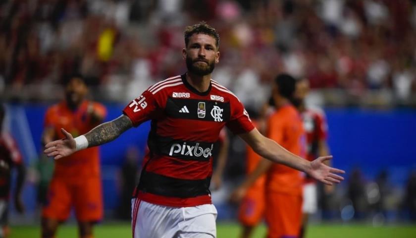 Léo Pereira comemora o gol que abriu a goleada sobre o Audax Rio (Crédito: Marcelo Cortes/CRF)