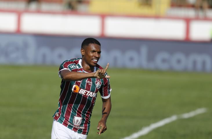 Lelê comemora seu segundo gol no Carioca e o primeiro da vitória do Flu (Crédito: Úrsula Nery/Agência FERJ)