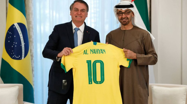 Bolsonaro e o príncipe herdeiro de Abu Dhabi, Mohamed bin Zayed, nos Emirados Árabes - Foto: Alan Santos/PR