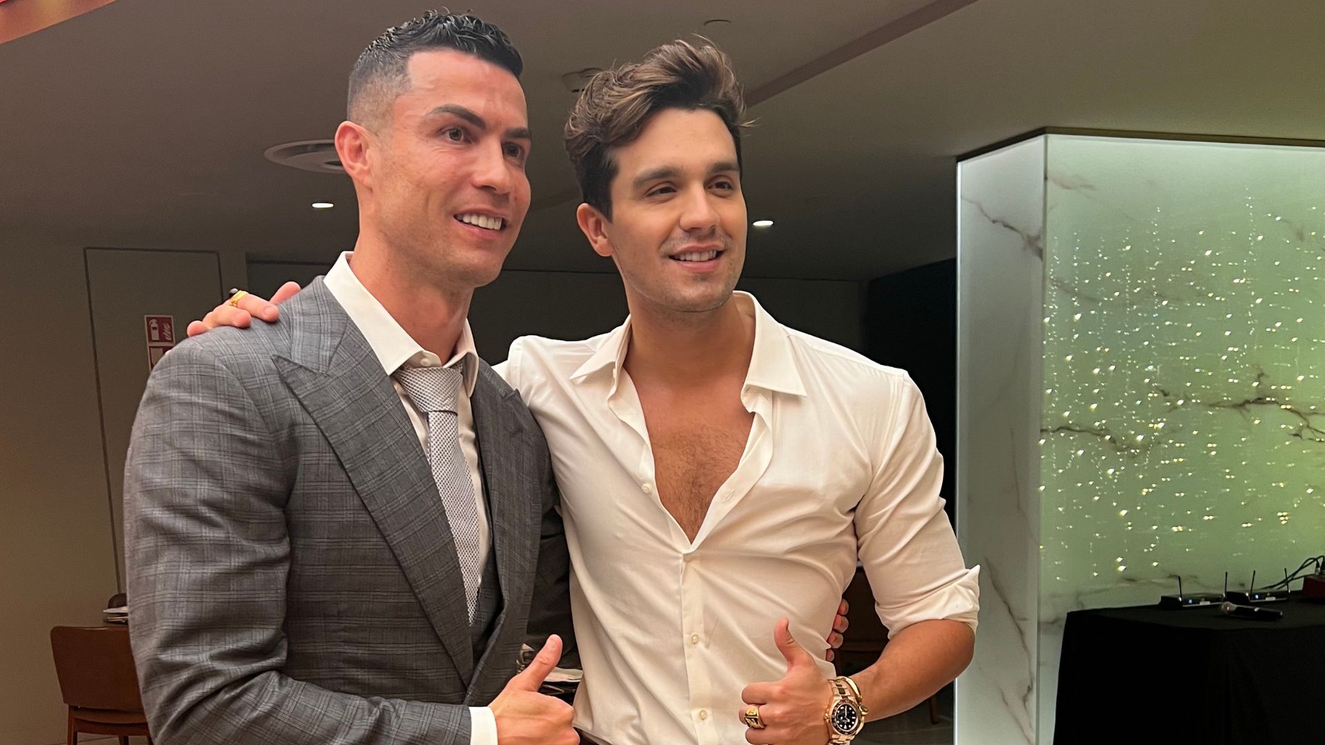 Luan Santana foi chamado por Cristiano Ronaldo para se apresentar na festa porque sua mãe é fã do cantor (Crédito: Divulgação)