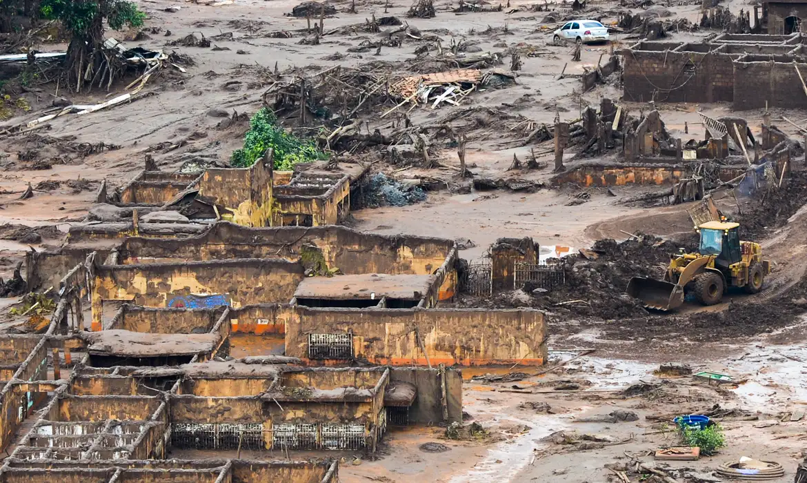 Justiça condena Vale, BHP e Samarco ao pagamento de R$ 47,6 bilhões por rompimento de barragem em Mariana Antonia Cruz/Agência Brasil