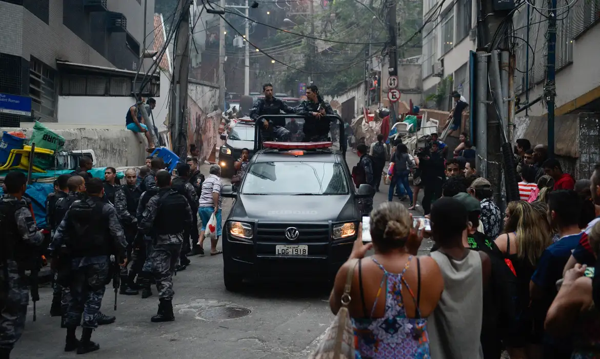 Operações policiais no Rio deixam 22 mil estudantes sem aula