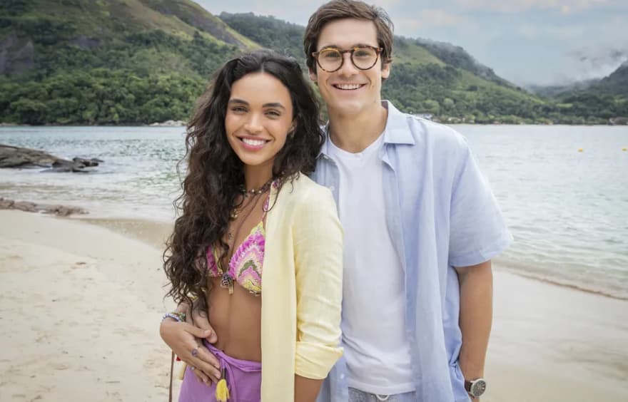 Luna (Giovana Cordeiro) e Miguel (Nicolas Prattes) em Fuzuê — Foto: Globo/Fábio Rocha