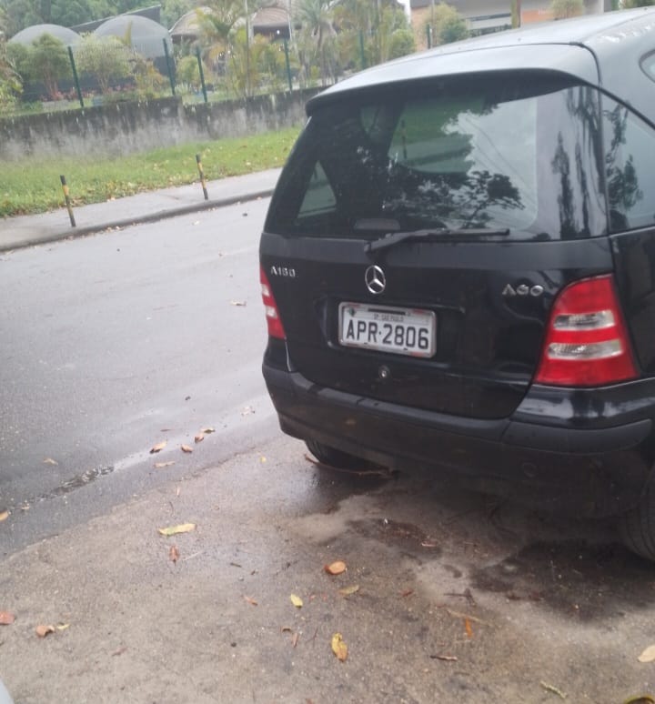 Abandono na Zona Oeste: Carro Vira Foco de Pragas e Desespera Moradores do Camorim