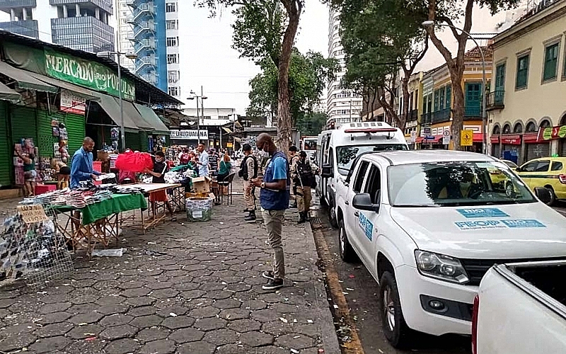 Na postagem, Paes disse que o local é ponto de venda de mercadorias roubadas, como celulares - Divulgação