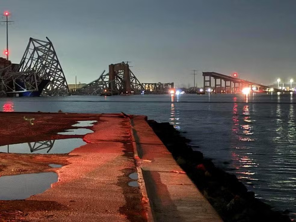 Ponte Francis Scott Key, em Baltimore, é destruída após navio colidir com a estrutura. (Foto: Harford County)