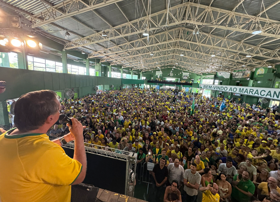 Jair Bolsonaro na quadra da Mocidade, na Zona Oeste do Rio de Janeiro - Foto: Reprodução X