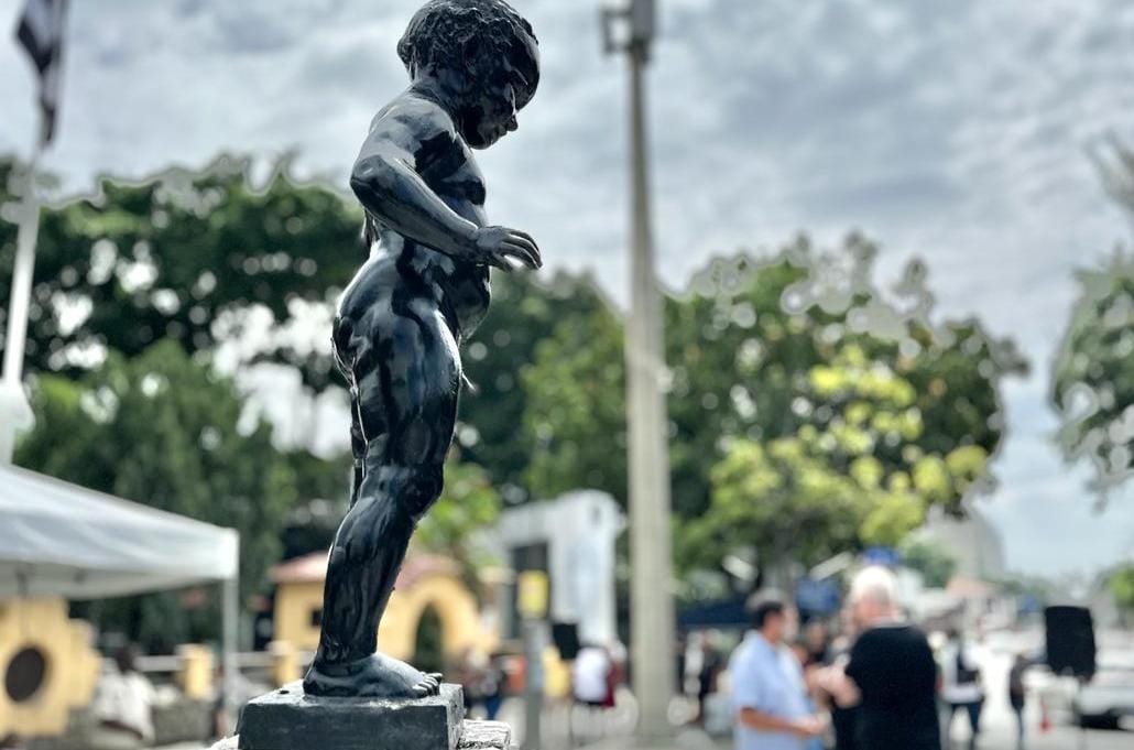 Estátua do Manequinho no Largo Beth Carvalho, em Botafogo - Beth Santos / Prefeitura do Rio