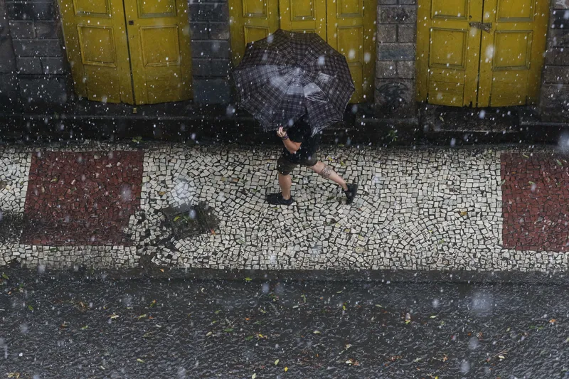 O Corpo de Bombeiros foi acionado para atender sete ocorrências desde a noite de quinta-feira (21); não houve vítimas - Foto: Fernando Frazão/Agência Brasil