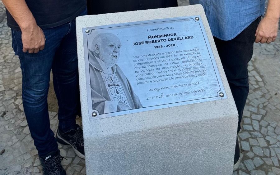 Padre José Roberto é eternizado nas ruas de Copacabana