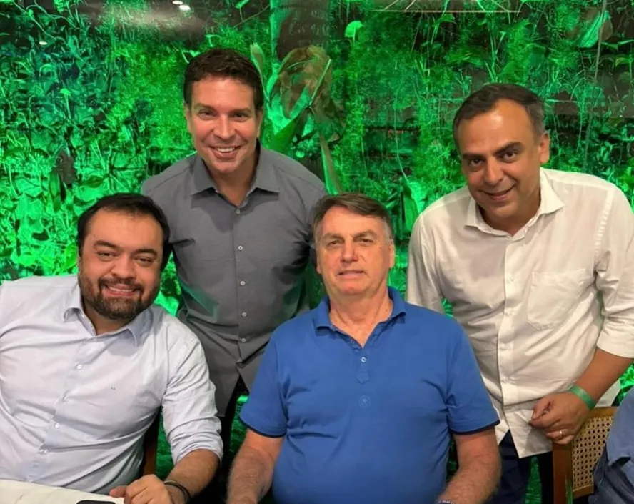 Bolsonaro em jantar do PL no Rio com o governador Claudio Castro, Ramagem e o deputado estadual Anderson Moraes — Foto: Reprodução/Instagram