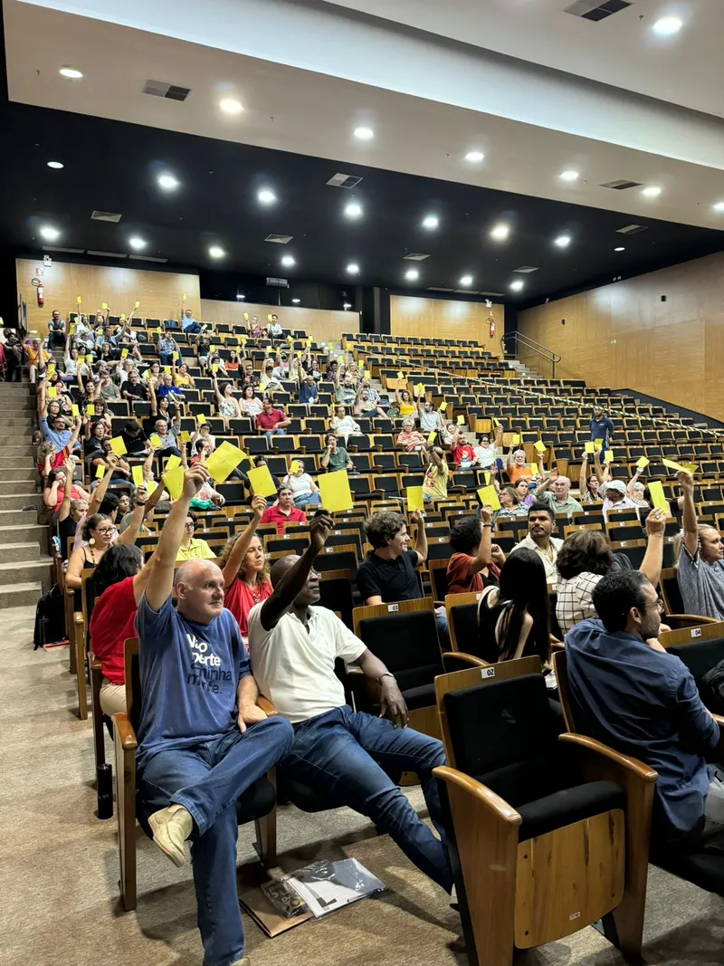 Docentes da Universidade de Brasília deliberam pela greve; professores unem-se a técnicos em paralisação - ADUnB