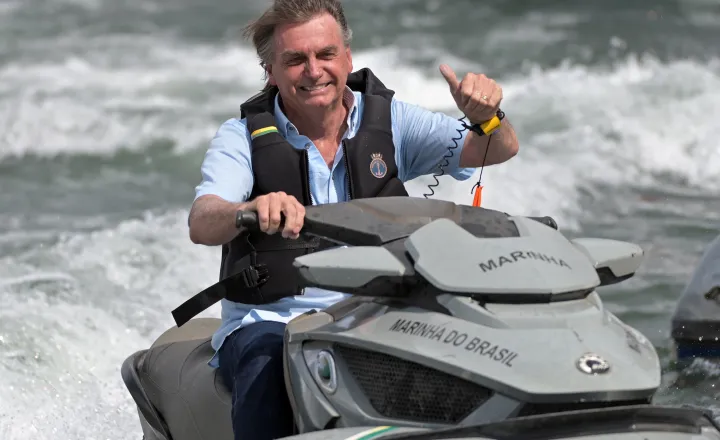 O ex-presidente Jair Bolsonaro em jets ski. Foto: reprodução