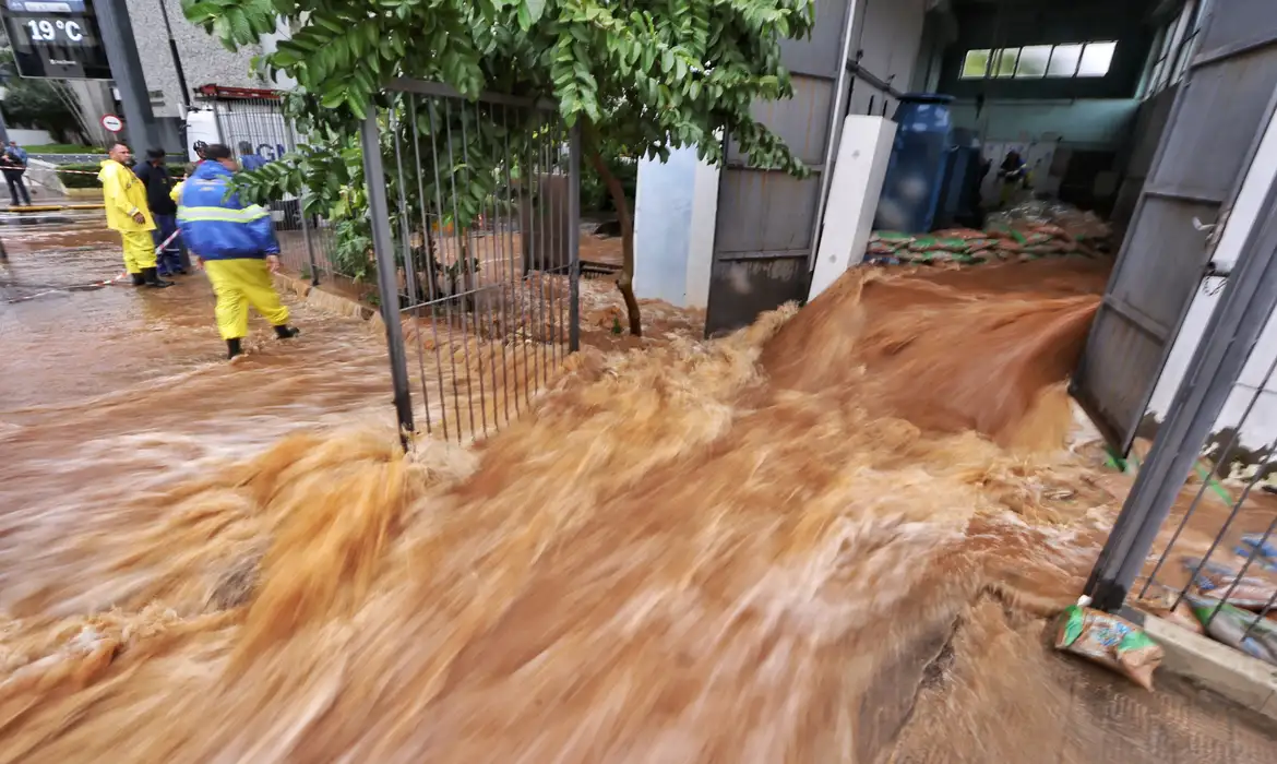 Mais de 60% dos municípios do RS já foram afetados pelos temporais