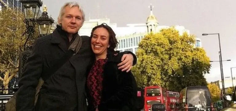 Julian Assange e Stella Assange. Foto: Divulgação