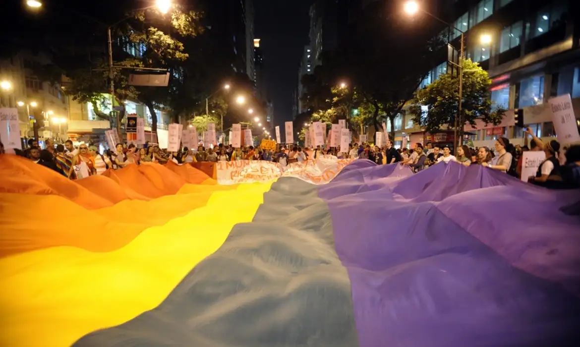 Participantes do evento discutem a pesquisa sobre violência contra LGBTQIA+ e estratégias para melhorar a resposta policial