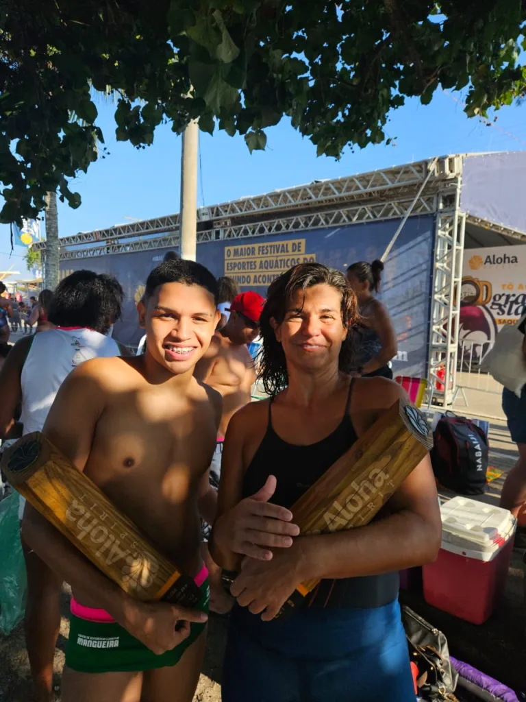 Professora e aluno da Escola Técnica Estadual Adolpho Bloch conquistam medalhas no Aloha Spirit em Saquarema