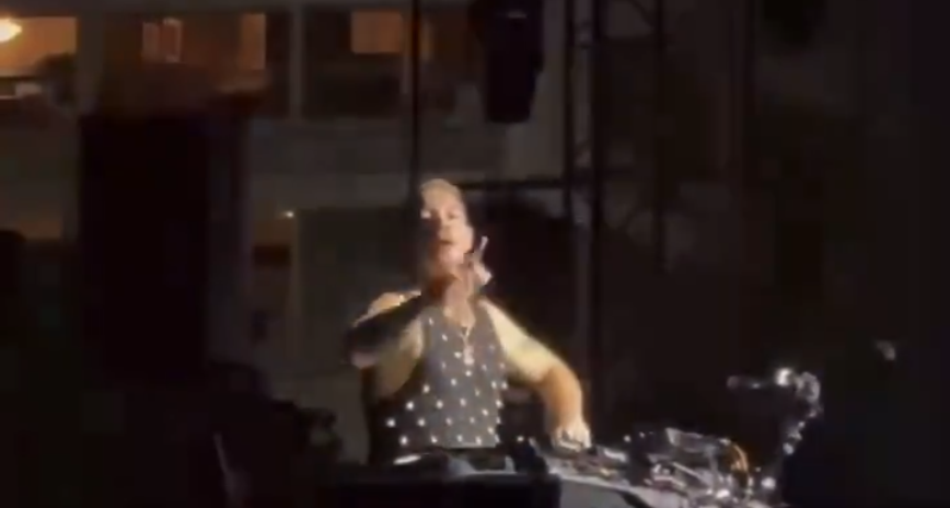 Diplo tocando em Copacabana. Foto: Reprodução/Internet