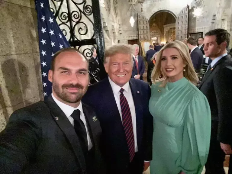 Eduardo Bolsonaro, Donald Trump e Ivanka Trump. Foto: reprodução