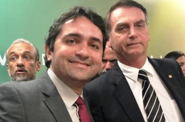 Júnior Lourenço (PL-MA) ao lado de Bolsonaro. Foto: reprodução