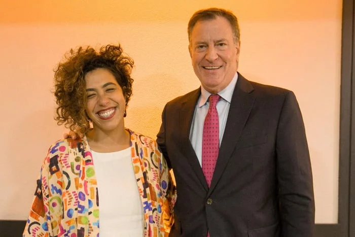 Bill de Blasio e Talíria Petrone durante evento em São Paulo. Foto: Divulgação.