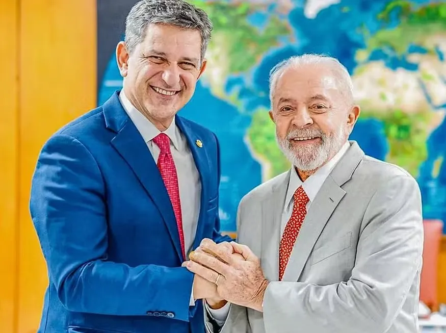 O senador Rogerio Carvalho e o presidente Lula — Foto: Ricardo Stuckert