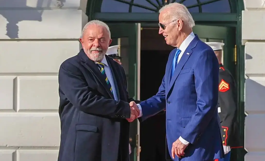 O presidente Luiz Inácio Lula da Silva (PT) e o presidente dos Estados Unidos, Joe Biden (Foto: Ricardo Stuckert/PR)