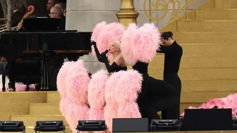 Lady Gaga ensaia para a Cerimônia de Abertura da Olimpíada; assista!